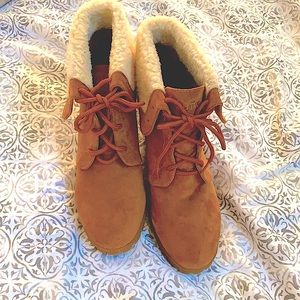 Great condition Nautica suede like books.  Size US 9